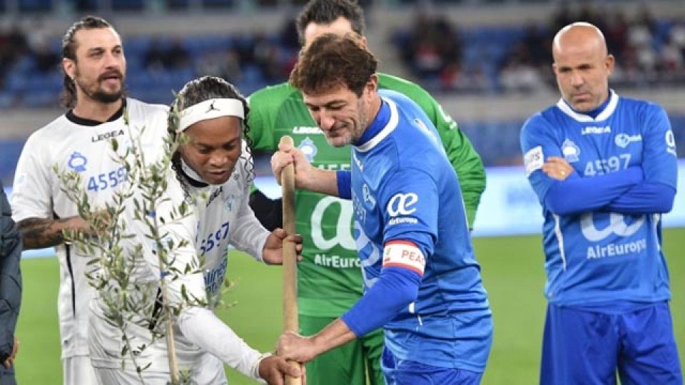 Futbolun yıldızları ‘Barış Maçı’nda bir araya geldi