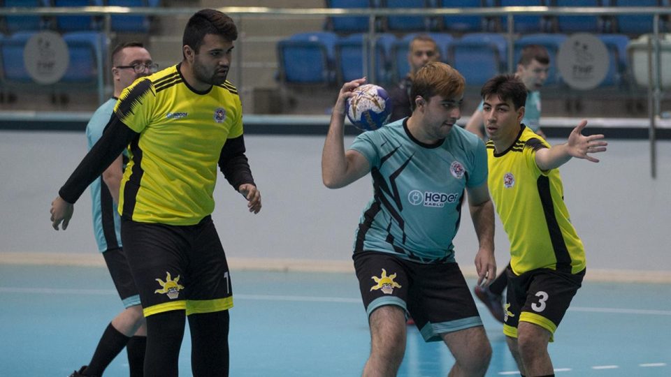 Türkiye’nin ilk “Zihinsel engelliler hentbol takımı” spora kazandırıldı
