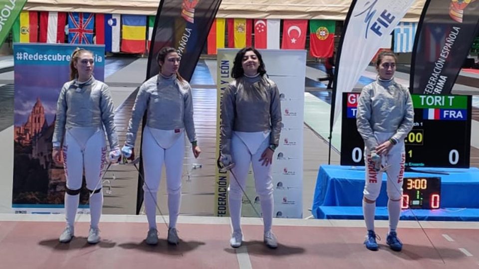 Genç Kadınlar Eskrim Kılıç Milli Takımı İspanya’da şampiyon oldu