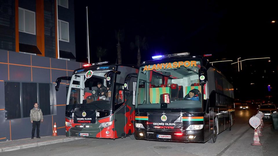 Alanyaspor, takım otobüslerini deprem bölgesine gönderdi