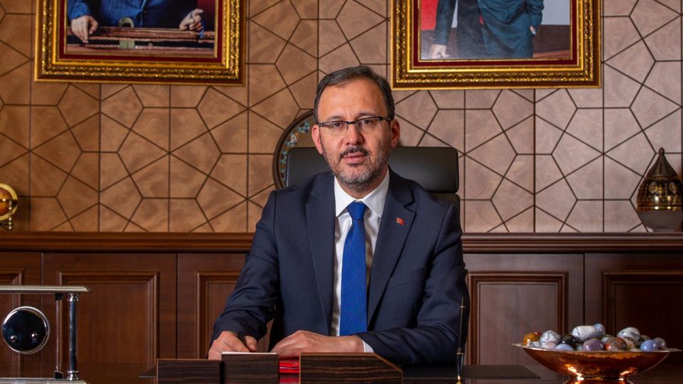 Bakan Kasapoğlu’ndan Trabzonspor maçı için çağrı