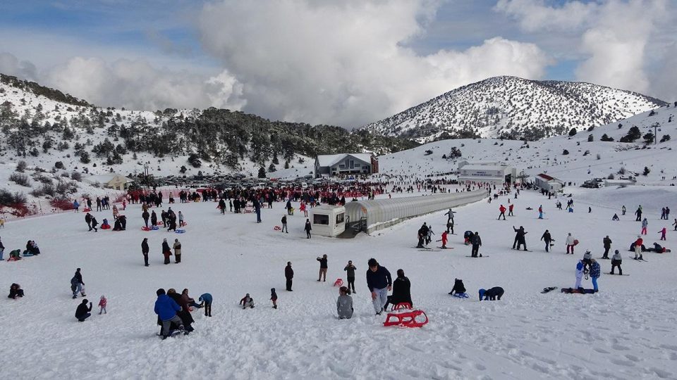 Ege’nin en büyük kayak merkezi kayak severlerini ağırlıyor