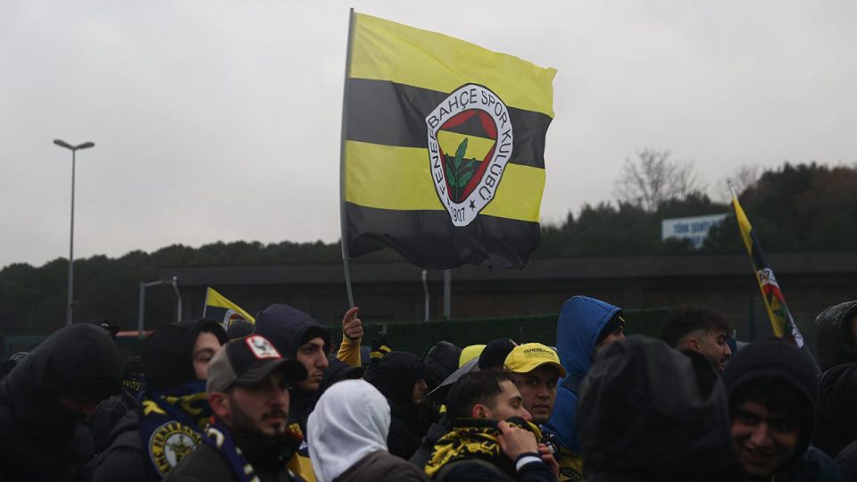 Fenerbahçe taraftarı TFF’yi protesto etti