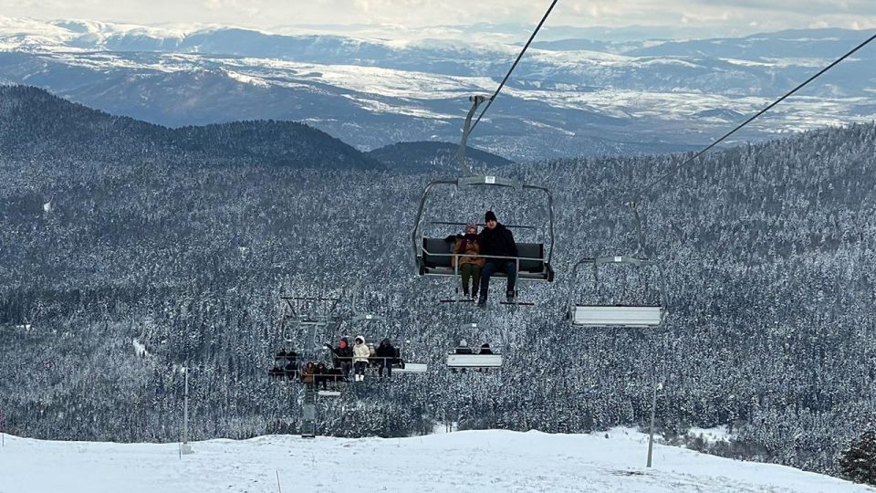 Öğrenciler yarıyıl tatilinin son gününü Keltepe Kayak Merkezi’nde geçirdi