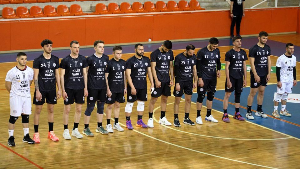 Depremzede voleybolculardan oluşan Kilis Gençlikspor’un hedefi 1. Lig