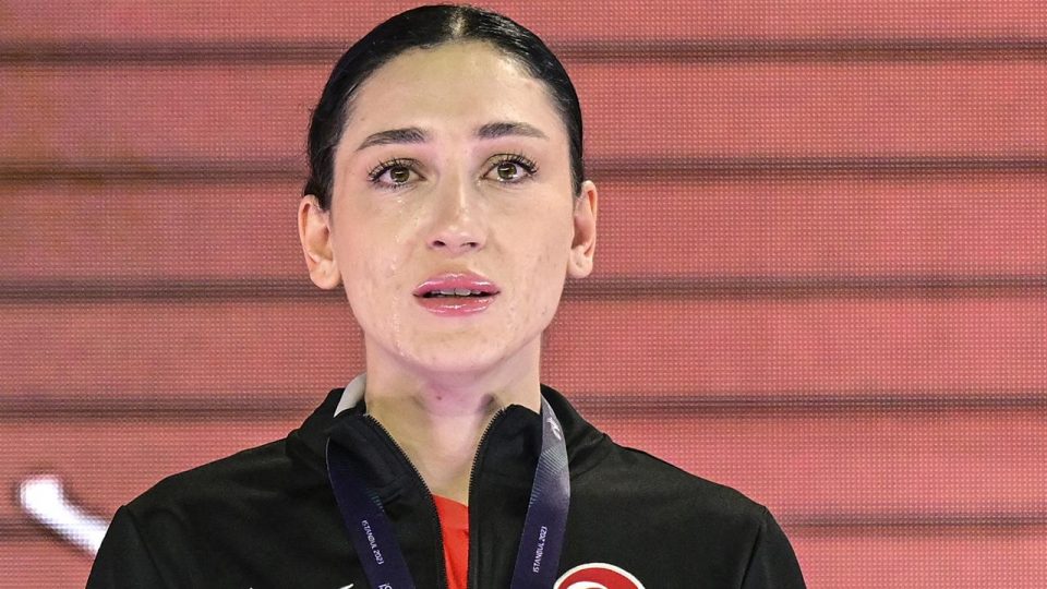 Milli atlet Tuğba Danışmaz altın madalyasını aldı