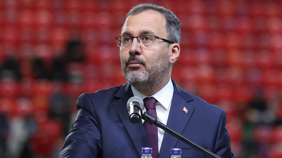 Bakan Kasapoğlu, Süper Lig’e yükselmeyi garantileyen Samsunspor’u tebrik etti