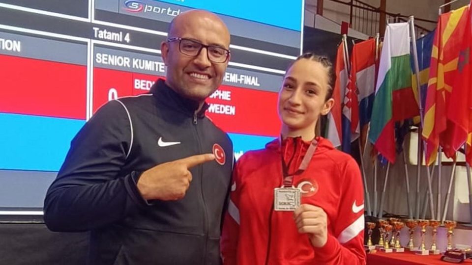 Milli karateci Sena Kızılaslan gümüş madalya kazandı