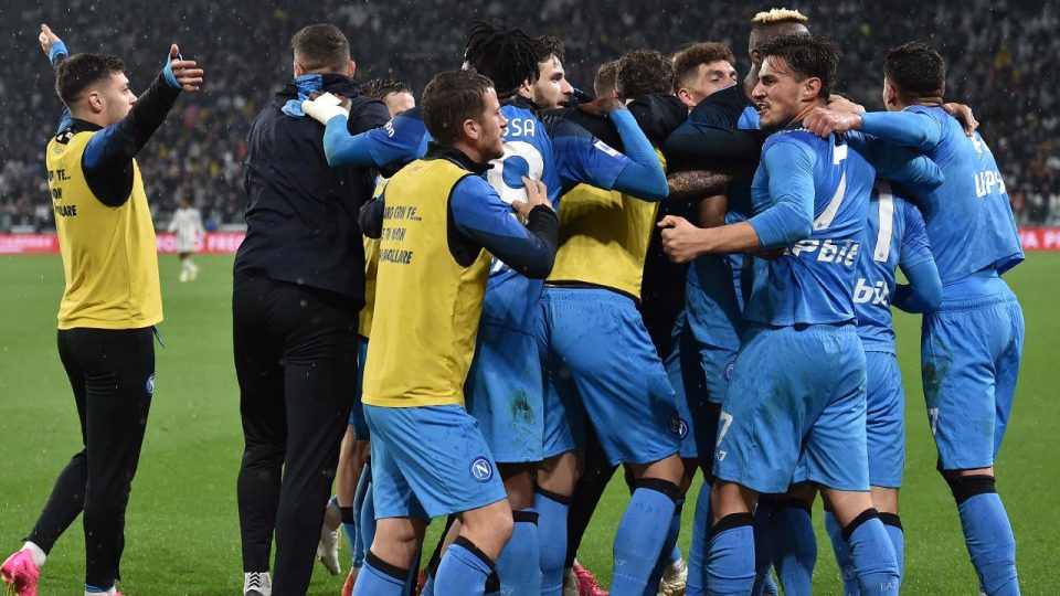 Serie A’da Napoli zirvede arayı açtı