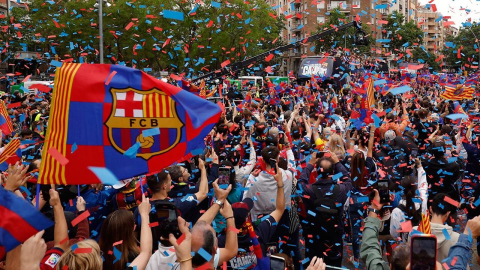 Barcelona lig şampiyonluğunu kent merkezinde kutladı