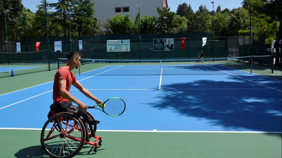 Manisa’da Tekerlekli Sandalye Tenis Akıncılar Türkiye Şampiyonası başladı