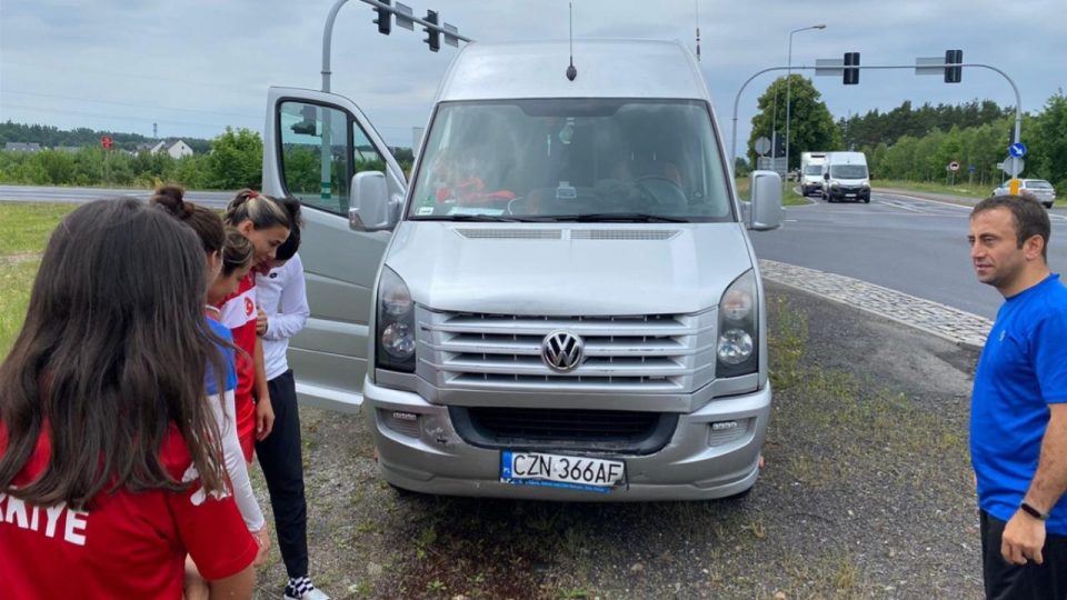 Türkiye Kadın Hokey Milli Takımı Polonya’da trafik kazası geçirdi