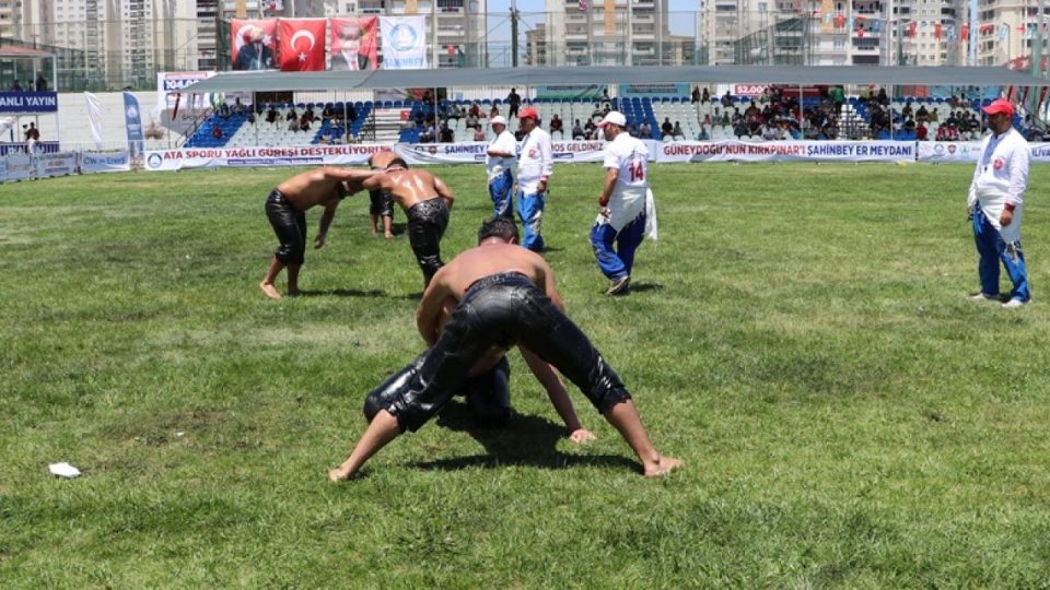 Türkiye Yağlı Güreş Ligi’nin 3. ayağı Gaziantep’te başladı