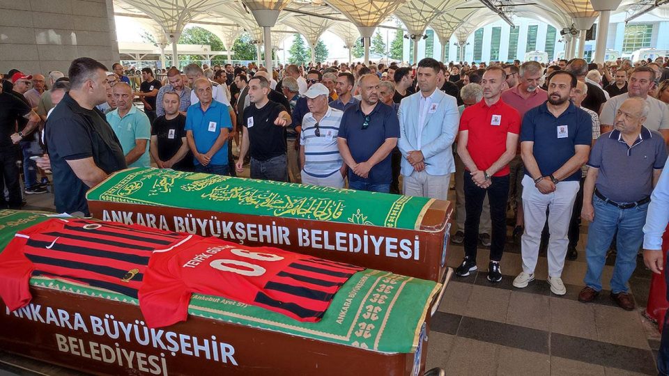 “Küçük Tevfik” lakaplı Tevfik Gülcan son yolculuğuna uğurlandı