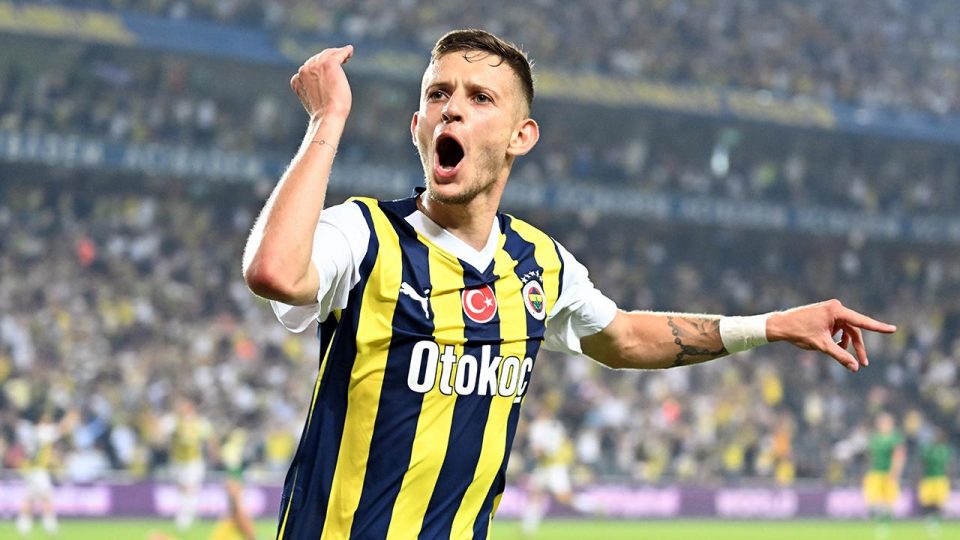 Fenerbahçe’de Szymanski hem atıyor hem attırıyor