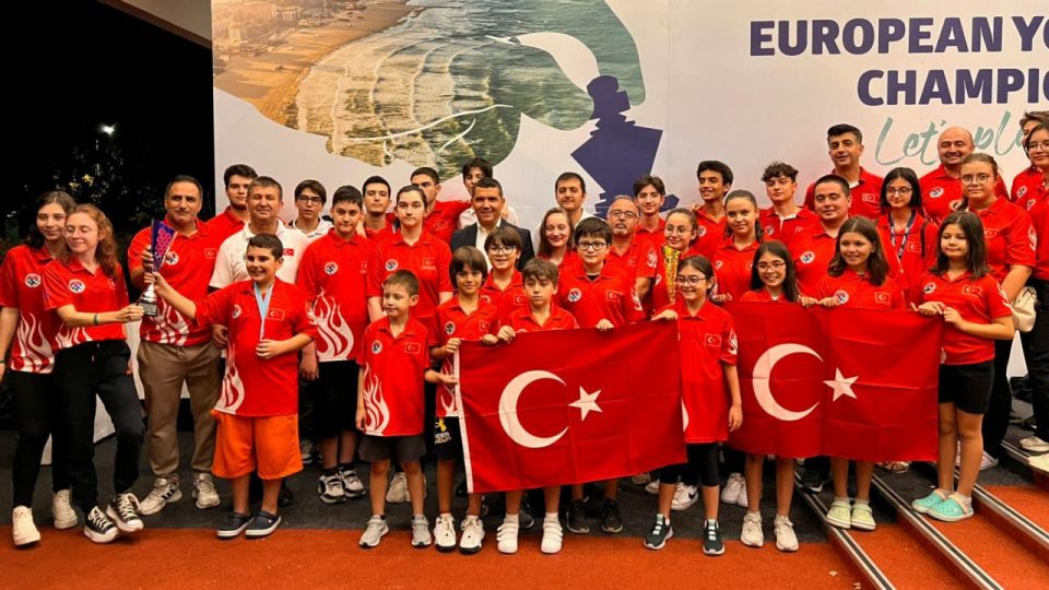 Milli genç satranççılar Avrupa’dan madalyayla döndü
