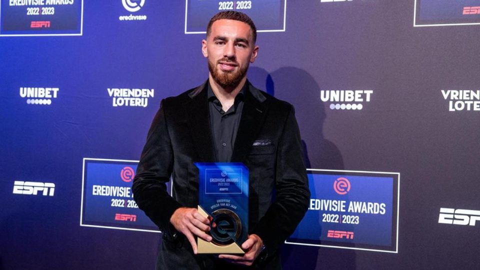 Orkun Kökçü Hollanda’da yılın futbolcusu seçildi